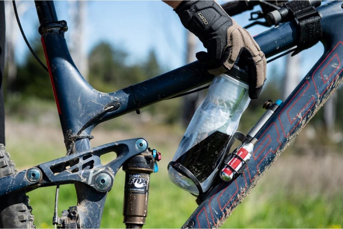 Porte-Bidon BLACKBURN Carbon CLUTCH Main Droite