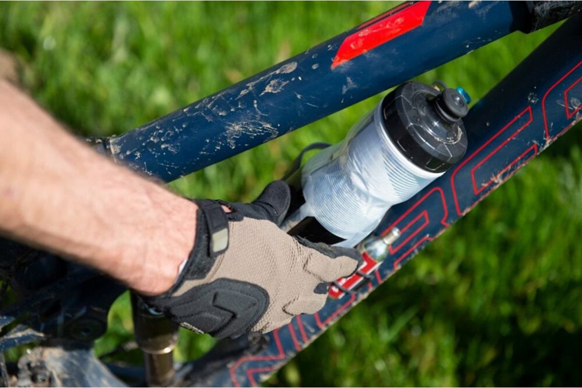 Porte-Bidon BLACKBURN Carbon CLUTCH Main Droite