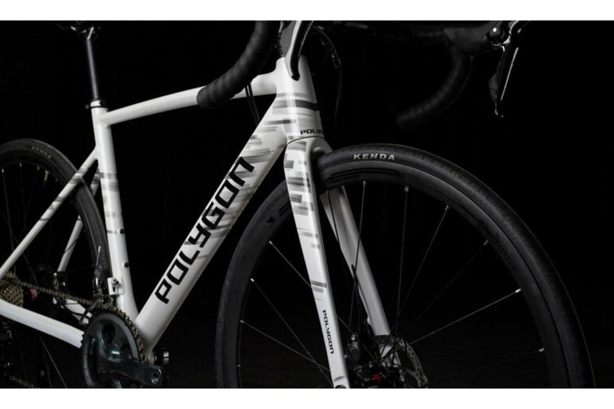 Polygon Strattos S4D : Vélo Route Aluminium & Freins à Disques