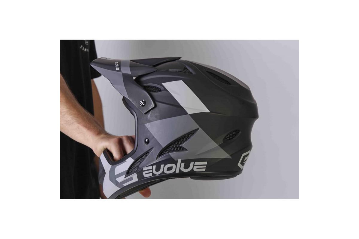 4_casque-evolve-storm-matt-black