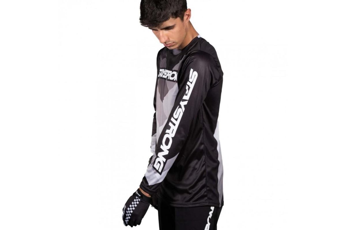 1_maillot-staystrong-chevron-black