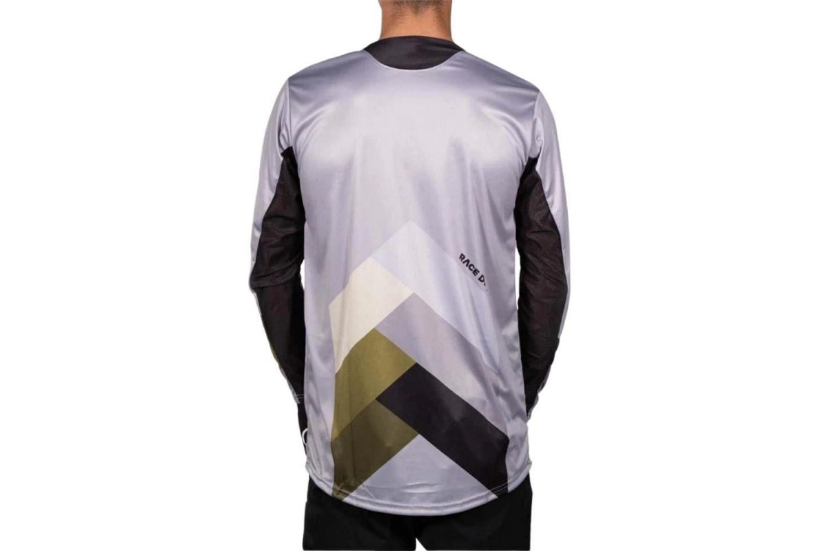 2_maillot-staystrong-chevron-gris-camo