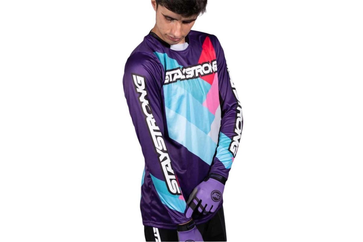 1_maillot-staystrong-chevron-violet