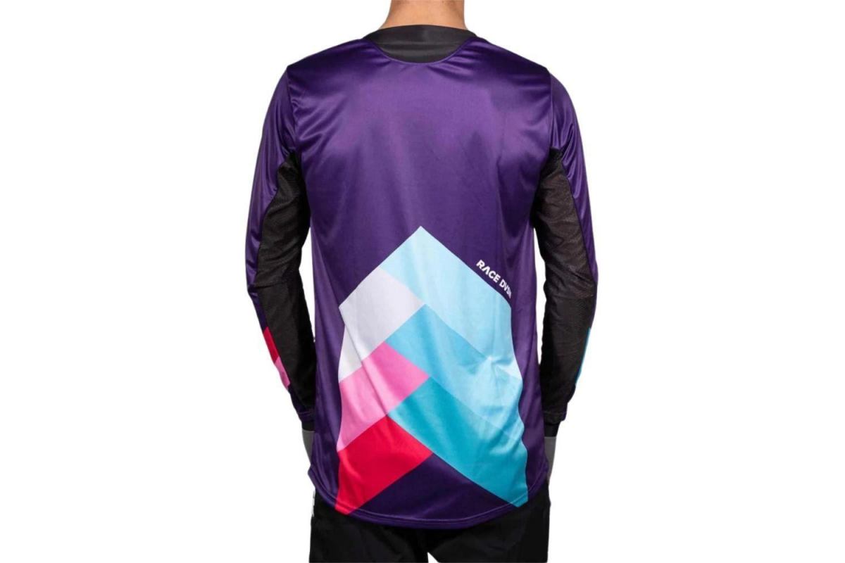 3_maillot-staystrong-chevron-violet