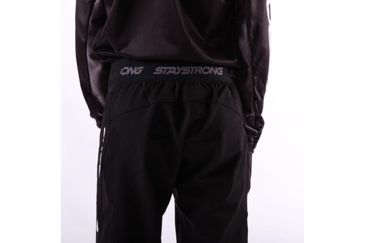 1_stay-strong-v2-race-short-noir-blanc-adulte