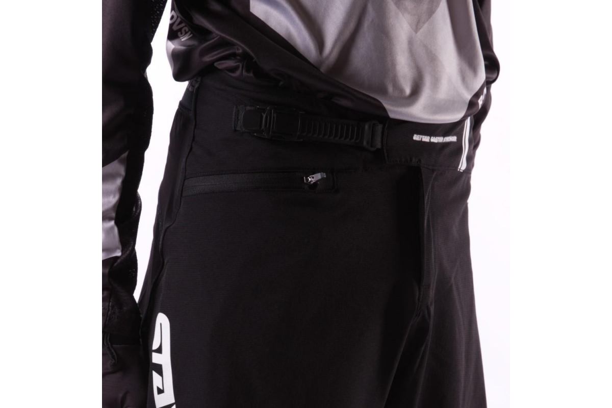 2_stay-strong-v2-race-short-noir-blanc-adulte