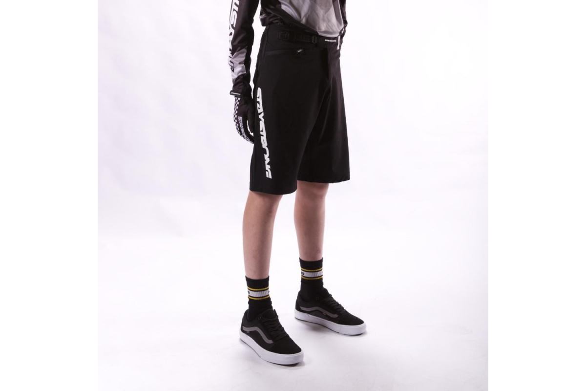 3_stay-strong-v2-race-short-noir-blanc-adulte