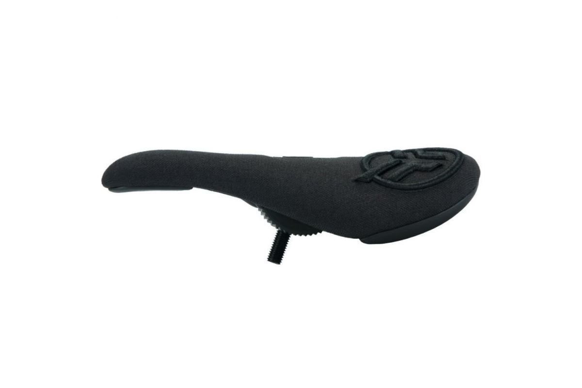 2_selle-federal-slim-pivotal-logo-black-raised-stitching-black