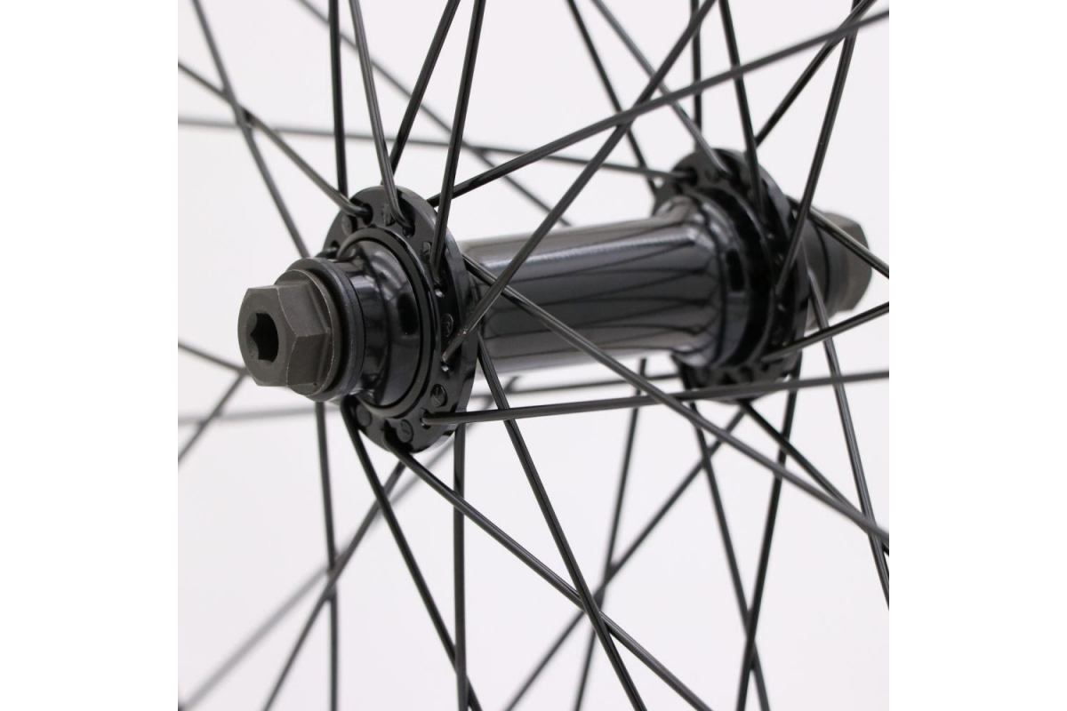 1_roue-avant-gt-bikes-freestyle-axe-femelle-noir