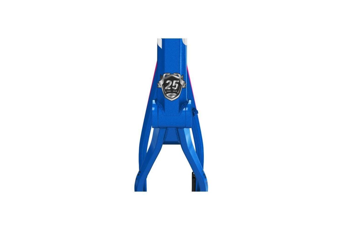 3_cadre-meybo-holeshot-2025-bluepinkblack