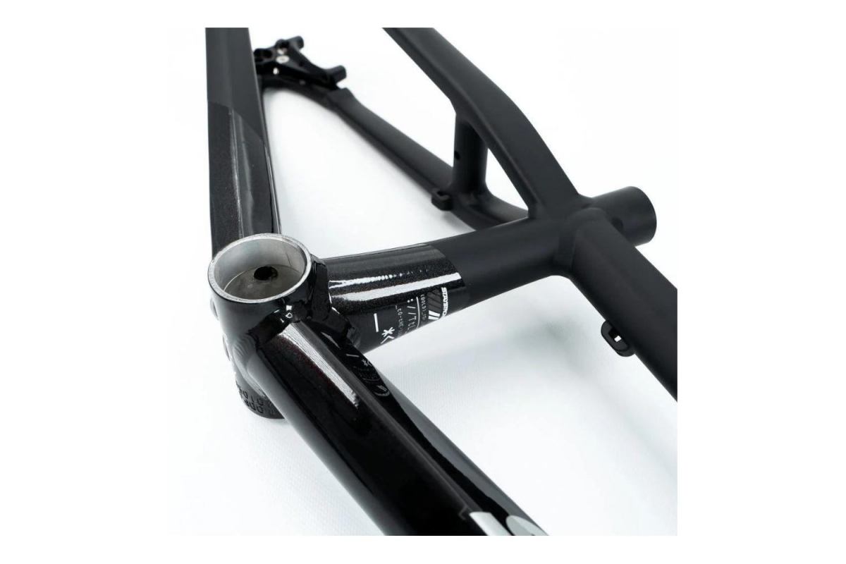 1_cadre-stay-strong-for-life-v5-2025-black-black