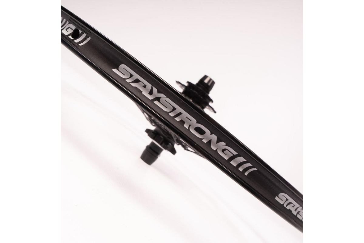 6_paire-de-roues-stay-strong-disc-reactiv-race-v2-20x150-black
