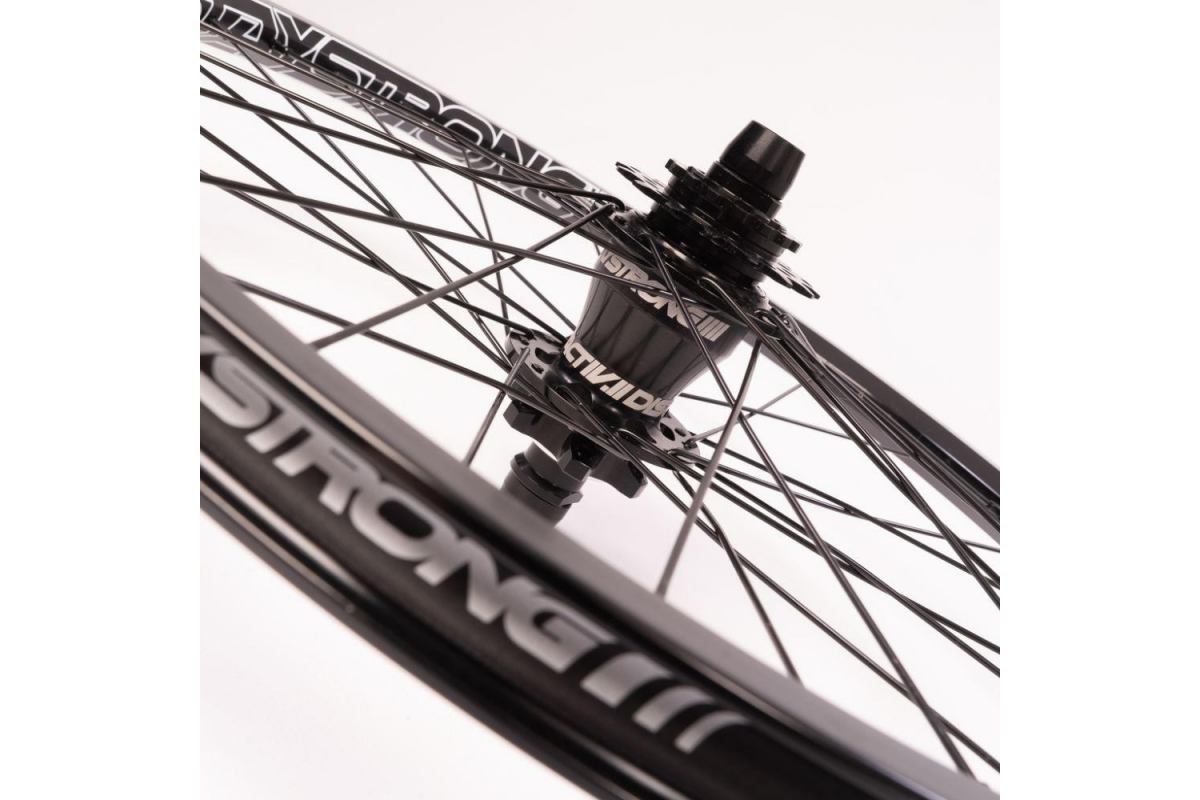 7_paire-de-roues-stay-strong-disc-reactiv-race-v2-20x150-black