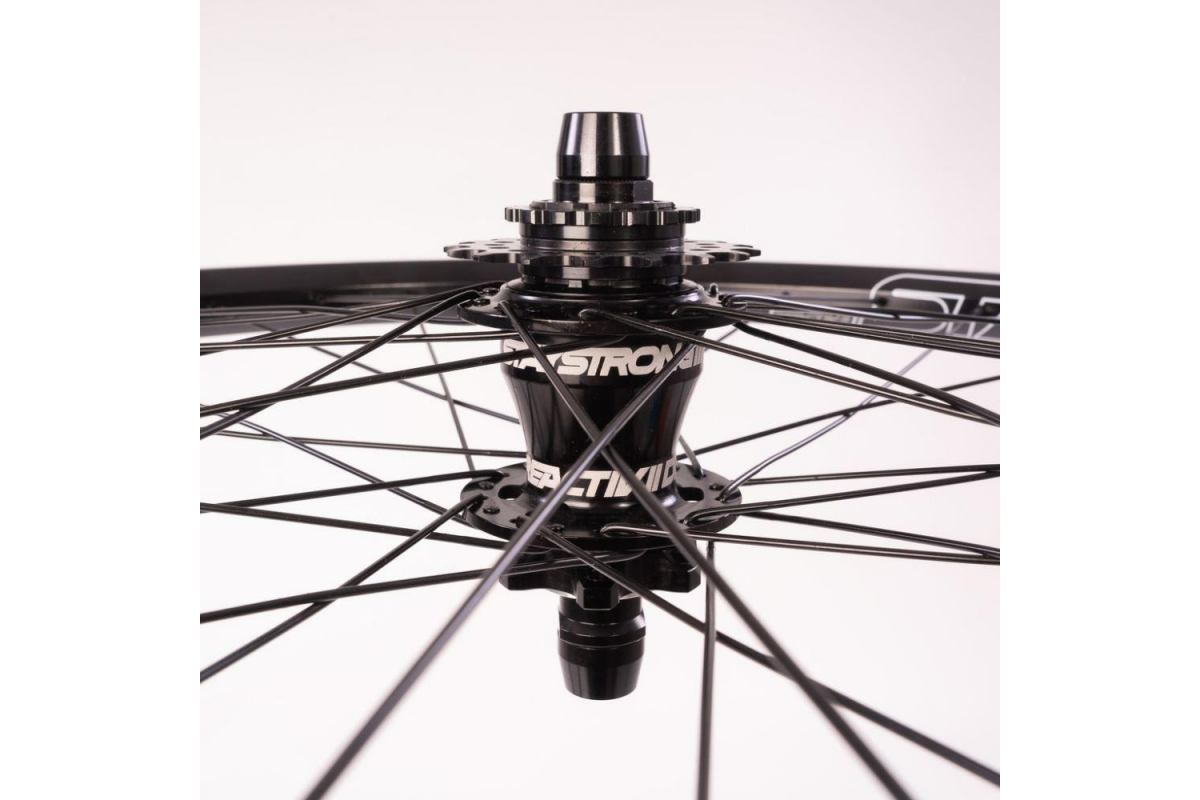 4_paire-de-roues-stay-strong-disc-reactiv-race-v2-24x175-black