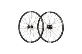 0_roues-20-451-pride-control-v2-black-15mm-helium-m21-disque