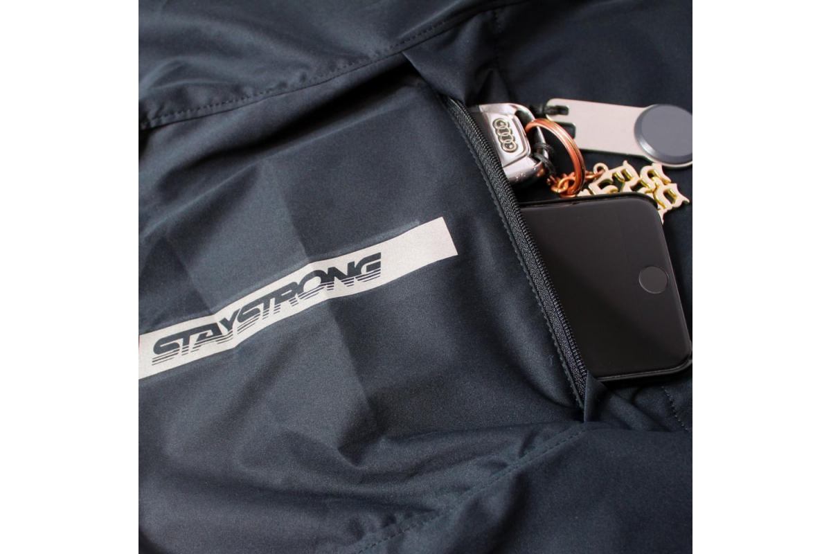 4_veste-stay-strong-warm-up-training-black
