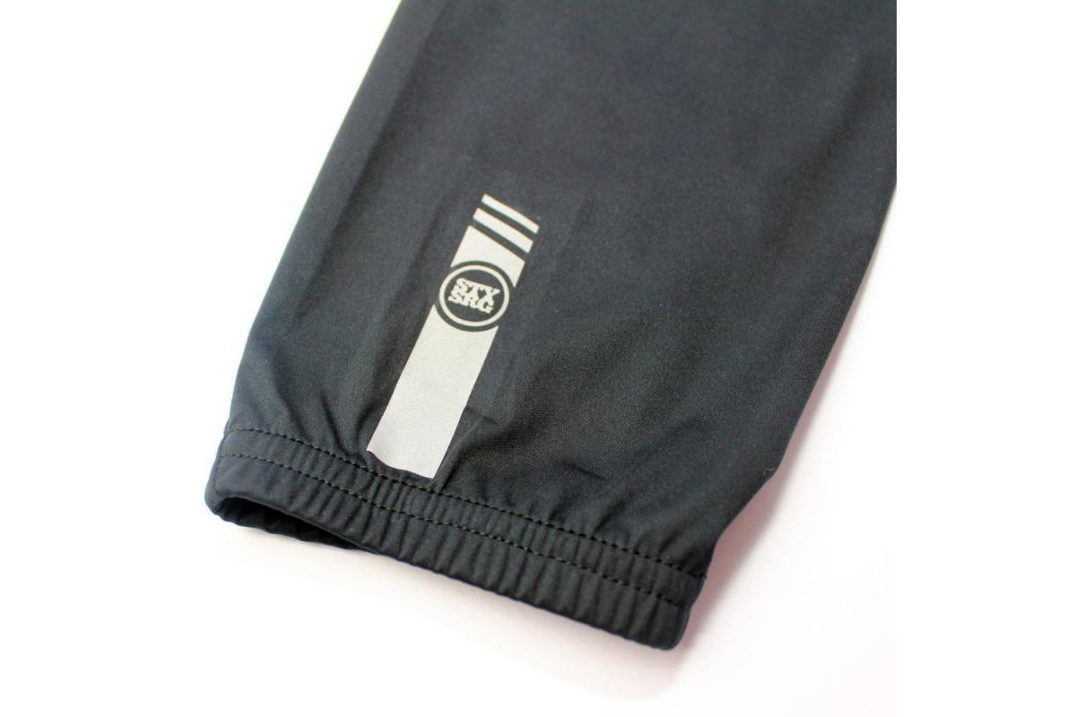 7_veste-stay-strong-warm-up-training-black