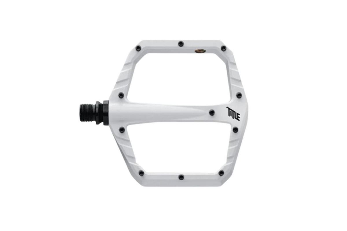 0_pedales-title-connect-gloss-white