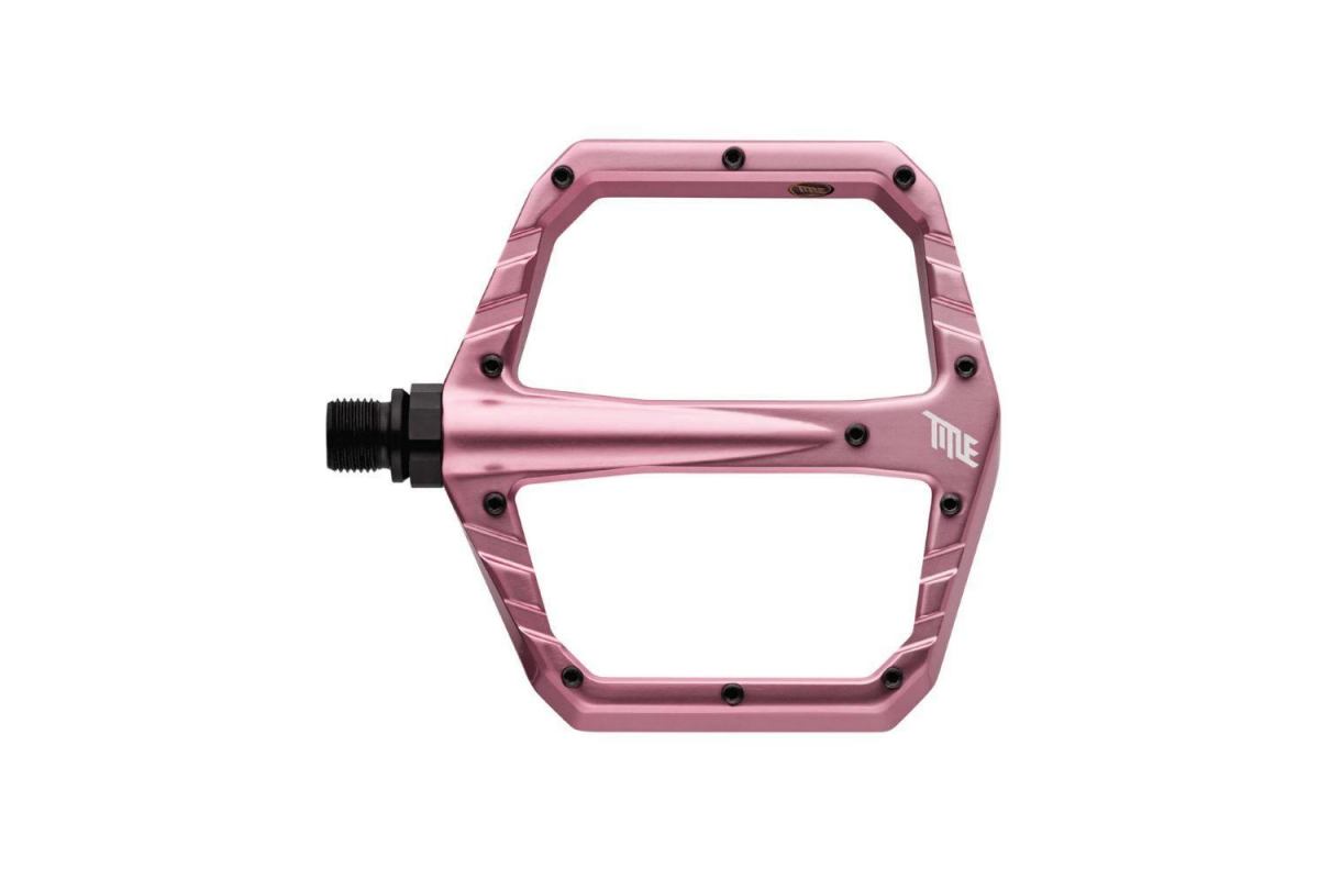 7_pedales-title-connect-black