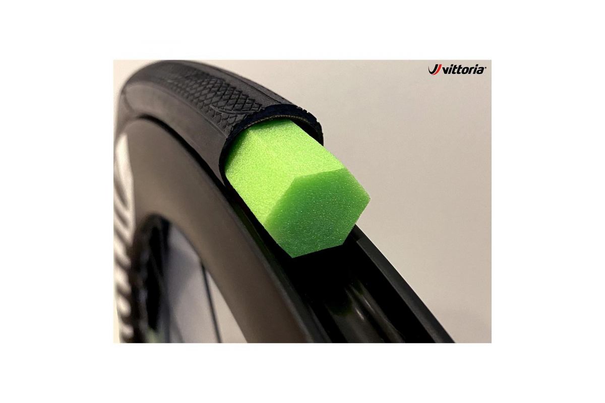 1_VITTORIA_ROAD_AIRLINER_CLOSEUP_02