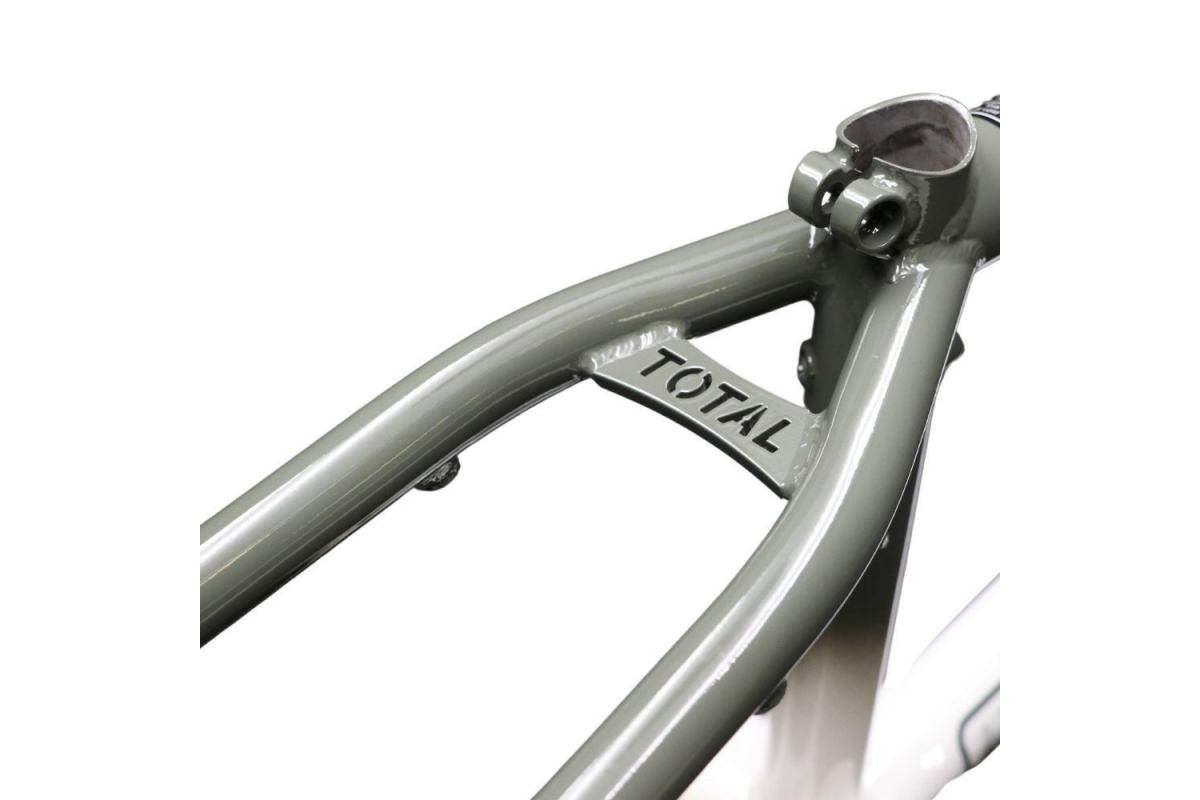 2_cadre-total-hangover-h4-white-fade