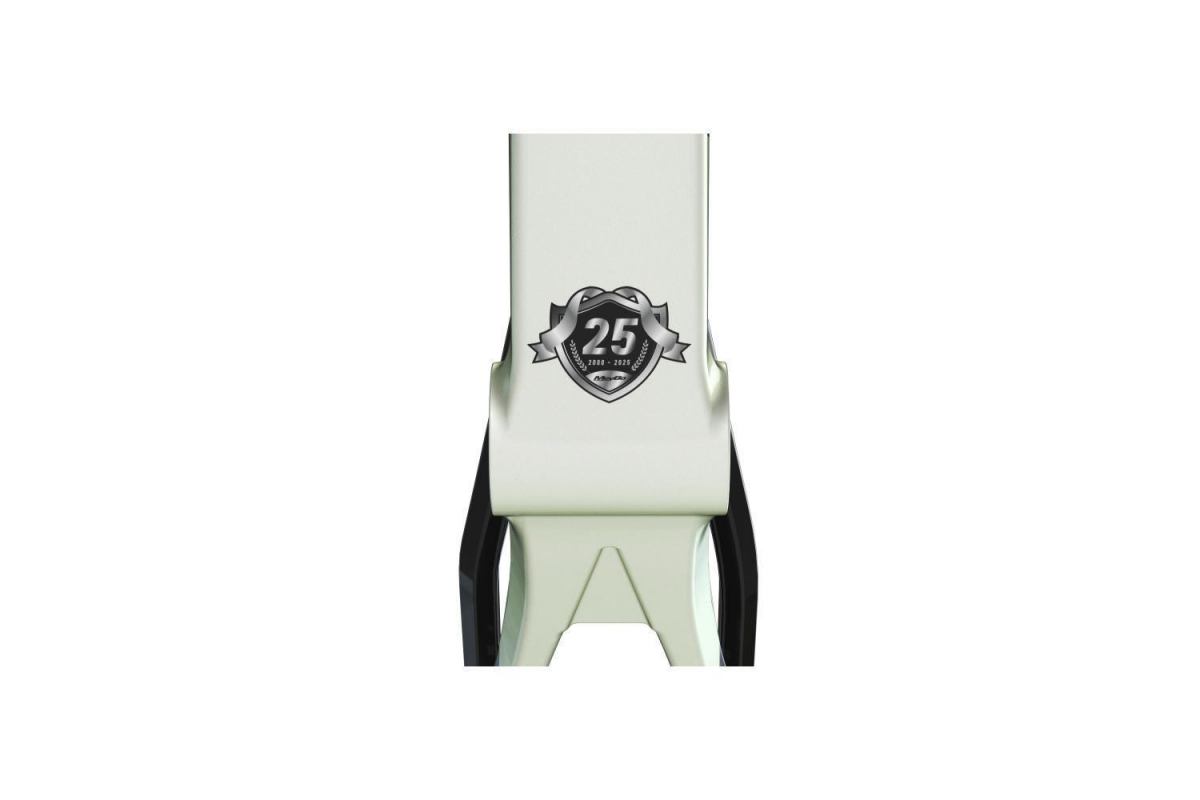 3_cadre-meybo-hsx-carbon-2025-blackpearl-white