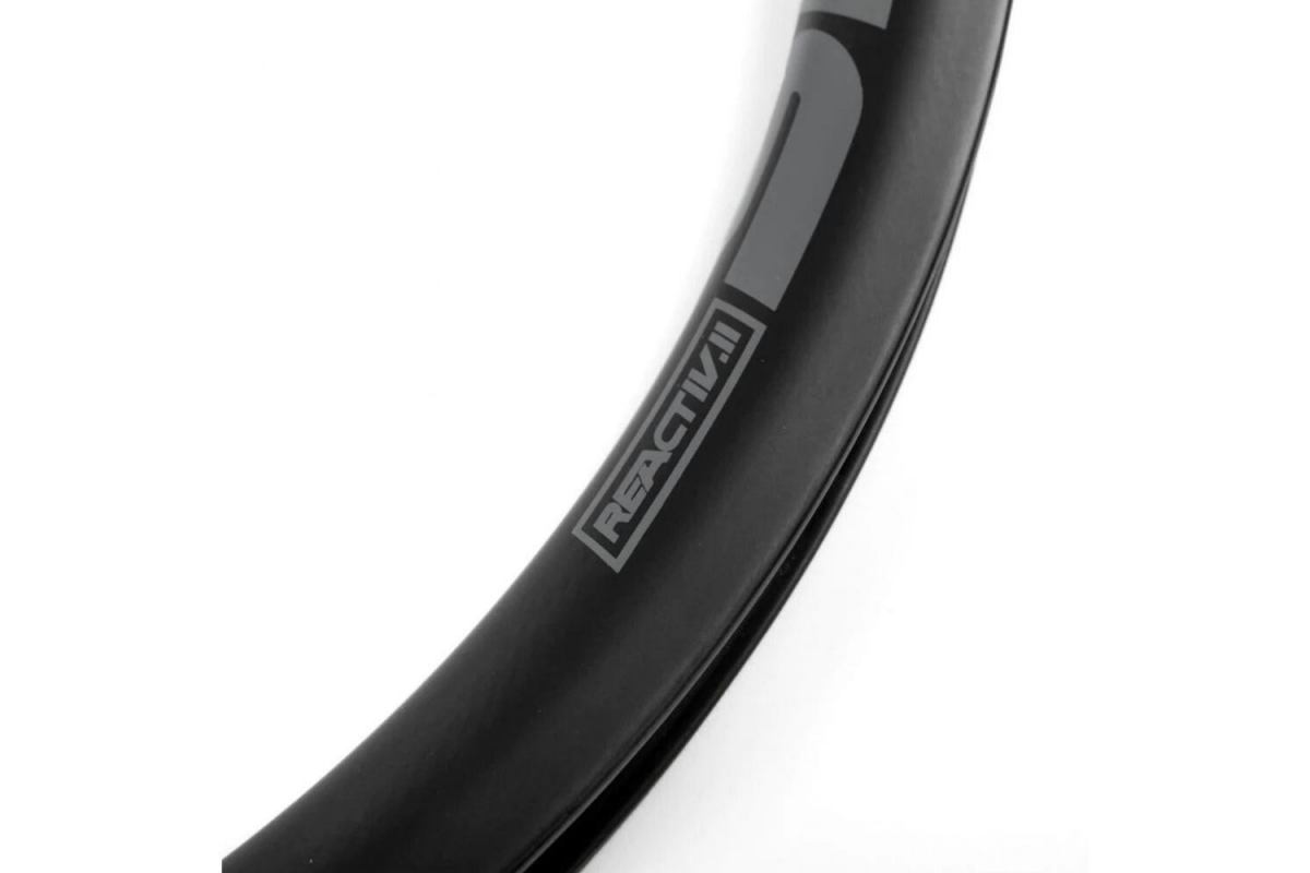 4_jante-stay-strong-carbone-aero-race-dvsn-v3-pro-36h-noirgris