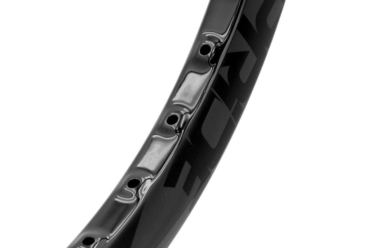 1_jante-pride-carbon-wave-cfr-20-36h-ud-gloss-gloss-black