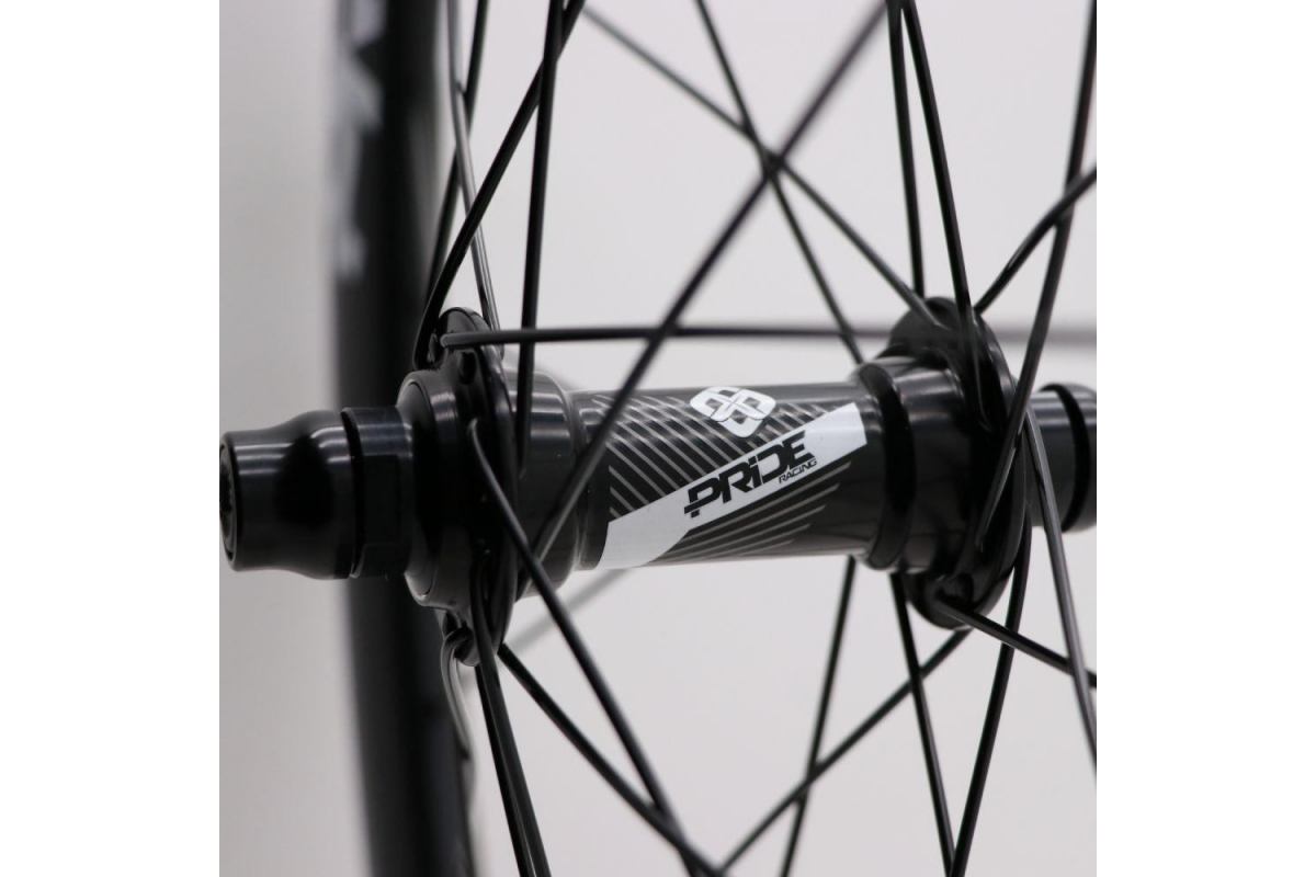 2_paire-de-roues-pride-gravity-exp-ud-matt-v-brake-moyeux-black