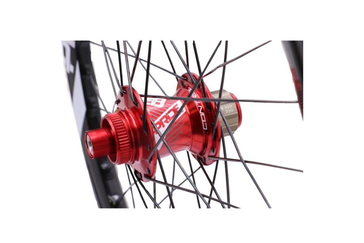 3_roues-pride-wave-ud-gloss-white-pride-control-36h-red