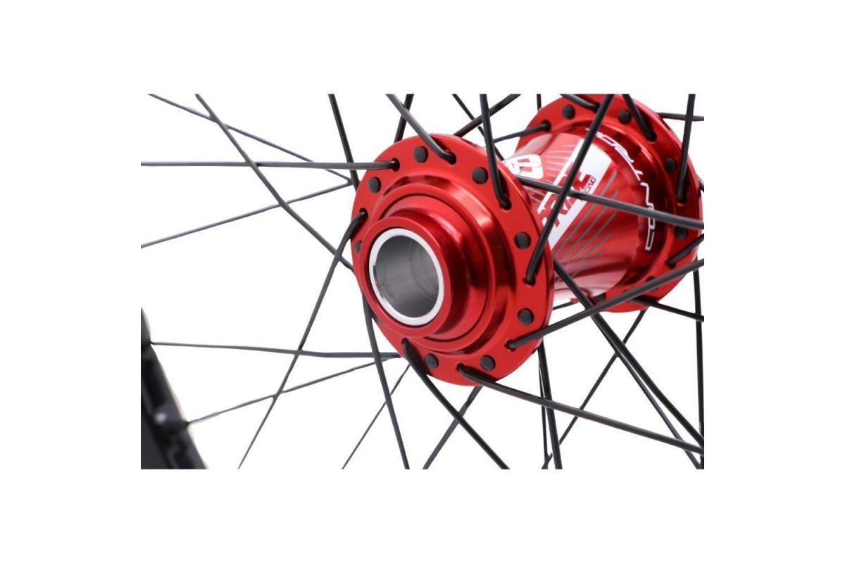 4_roues-pride-wave-ud-gloss-white-pride-control-36h-red