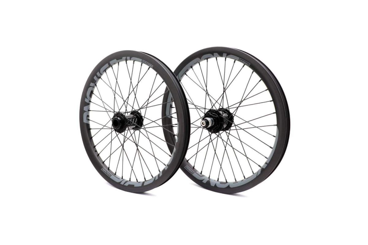 0_roues-20406-onyx-ultra-ss-disc-stay-strong-carbon-race-dvsn-v3