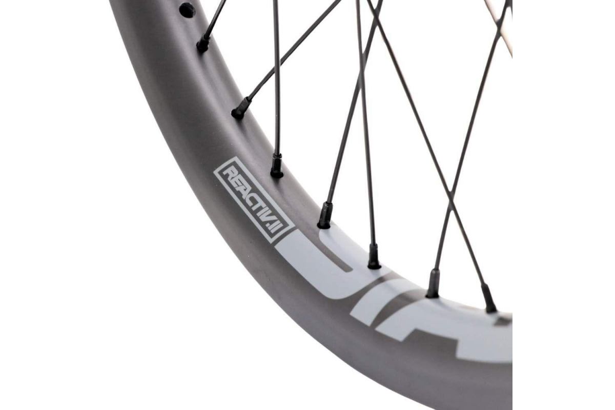 3_roues-20406-onyx-ultra-ss-disc-stay-strong-carbon-race-dvsn-v3