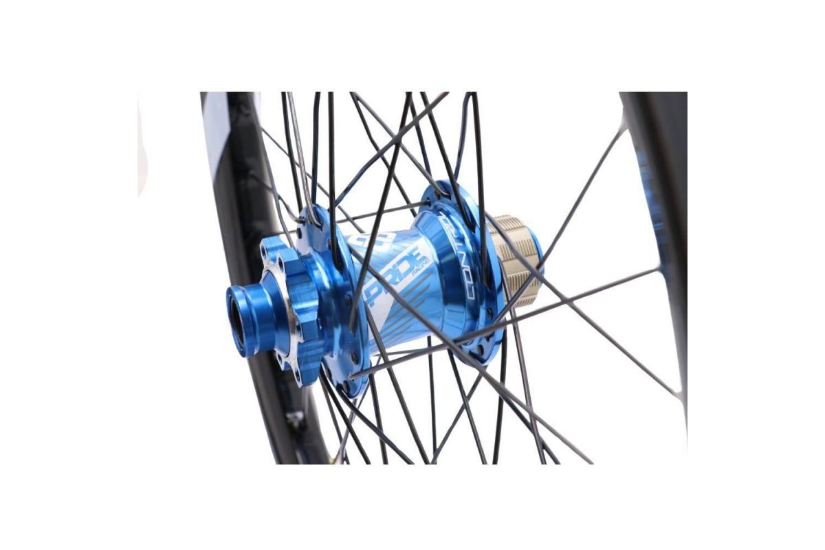 3_roues-pride-wave-ud-gloss-white-pride-control-36h-blue