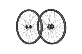 0_roues-20-451-pride-wave-gloss-white-control-v2-10-15mm-black