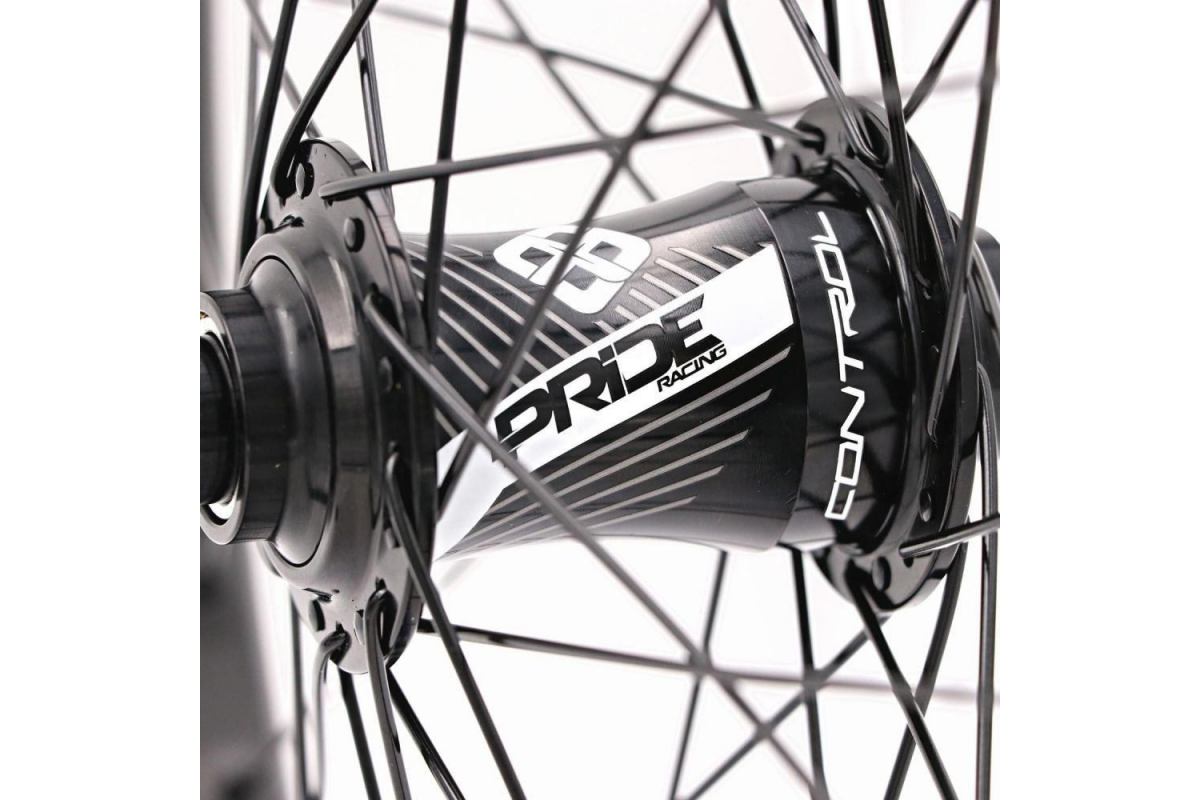 3_roues-20-406-pride-wave-gloss-white-control-v2-2010mm-black